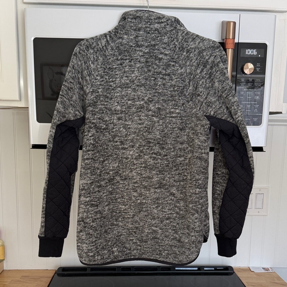 Women’s Abercrombie & Fitch Fleece pull over - Picture 2 of 3